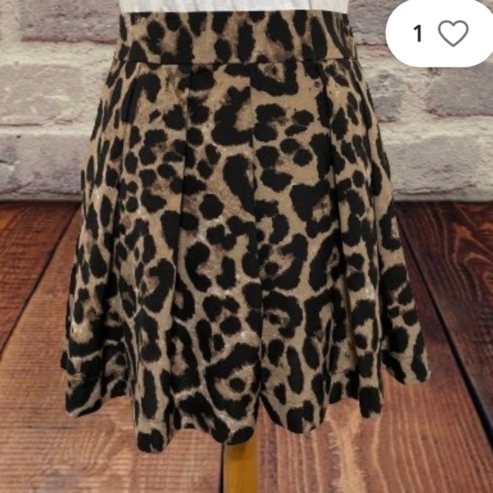 Hayden medium high-waisted leopard print shorts front side pockets flowy